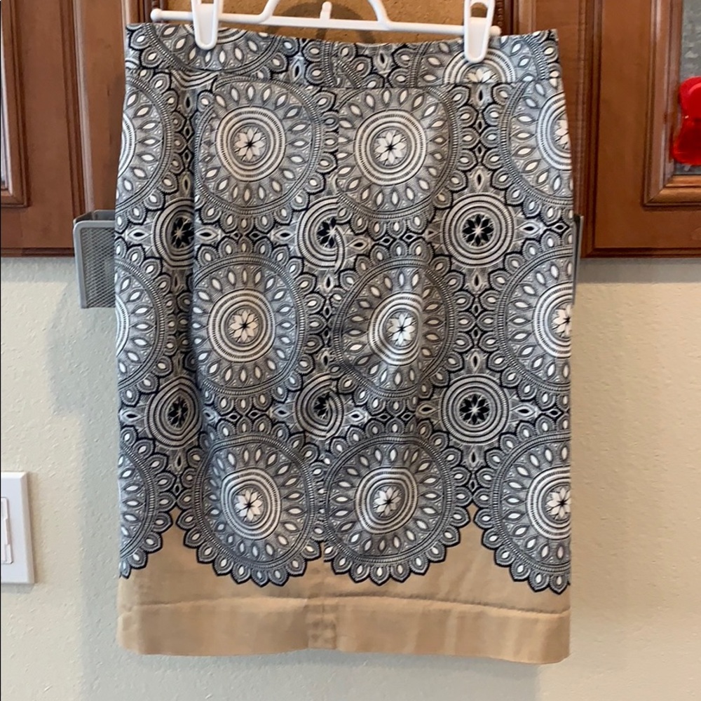 Patterned straight skirt